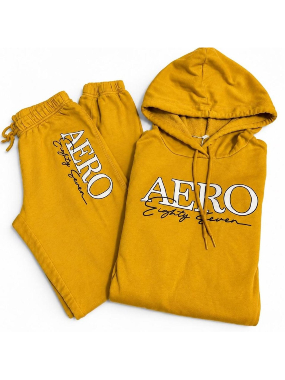 Aeropostale yellow tracksuit with white 'AERO Eighty Seven' logo
Size S Great co